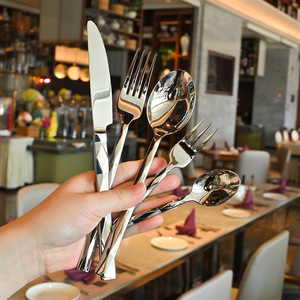 Ensemble de couverts en argent forgé de luxe en forme de diamant poli miroir haut Barre solide lavable au lave-vaisselle Cuillère à dîner Couteau à steak - Product Image 3