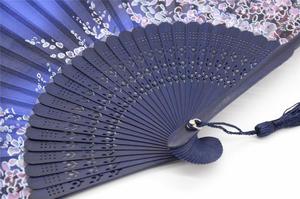 Abanico Plegable de Bambú Pintado y Tallado de 21 cm con Diseños de Flores y Amor, Souvenir, Abanico de Bambú y Seda - Product Image 6