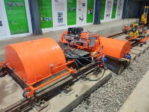 YZSZ-5 मेट्रो रेल ट्रैक ब्रश कीमत रेलवे उपकरण निर्माताओं रेल गिट्टी इस्तेमाल किया - Product Image 4