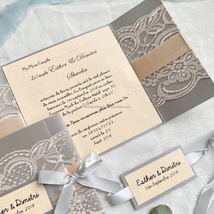 Tarjeta de felicitación de boda de encaje hecha a mano de lujo con cinta, vintage, elegante, con relieve, serigrafiada, logotipo personalizado, papel especial - Product Image 1