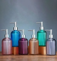 Vorrätige Bunte 400ml Flüssigseifenspender-Flasche Luxuriöse Glas-Shampooflasche mit Goldpumpe Siebdruck Gesichtsreiniger
