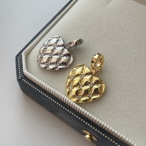 Colgante de Plata de Ley S925 con Forma de Corazón y Rejilla de Diamantes, Diseño Vintage, Dulce, Moderno y Lujoso, Acabado Cepillado, Amuletos de Joyería - Product Image 1