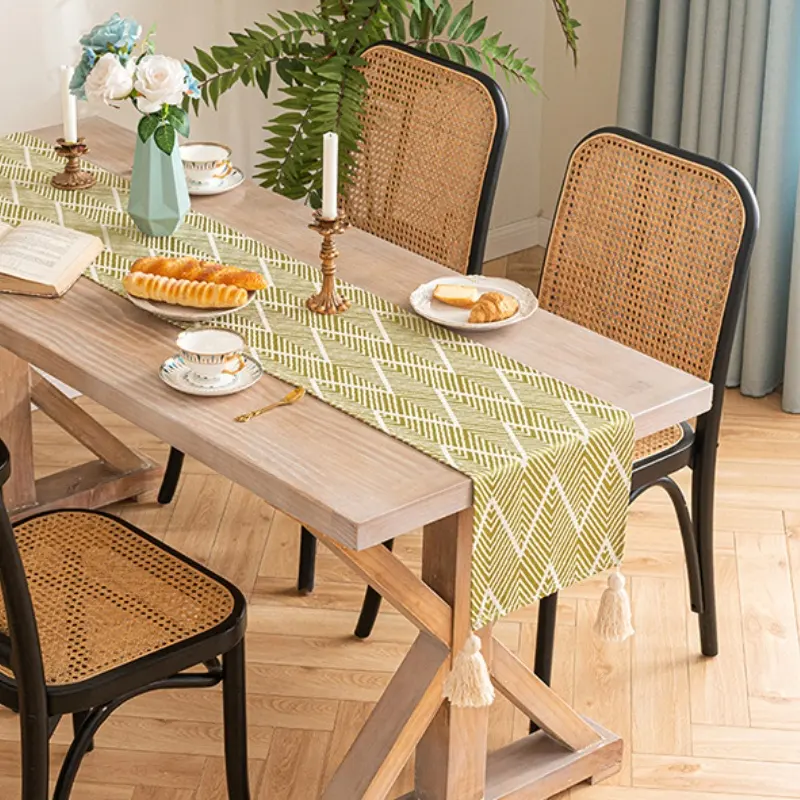 غطاء طاولة مخطط ومموج ياباني بأربع زوايا بحواف من القماش غطاء طاولة مزخرف بغطاء قماش عصري