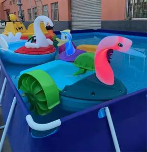 Nhà cung cấp chuyên nghiệp khác nhau hình dạng động vật nhựa ánh sáng Aqua đồ chơi trẻ em tay chèo thuyền giá