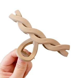 Clip <span class=keywords><strong>de</strong></span> requin haut <span class=keywords><strong>de</strong></span> gamme décontracté accessoire <span class=keywords><strong>de</strong></span> cheveux grande pince à cheveux en acrylique pour les femmes haut volume moderne tête arrière cheveux polyvalents - Product Image 5