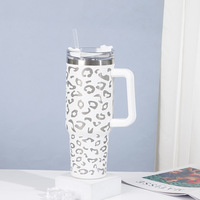 Gobelets léopard holographiques 40oz Gravure laser Tasses holographiques Tasses à café léopard en gros en vrac avec poignée et paille