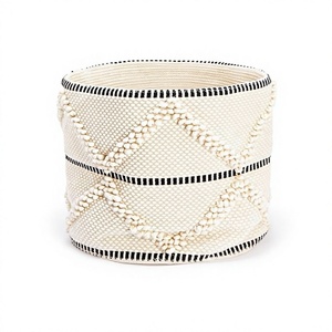 Panier de rangement en rotin tissé à la main moderne, motif rayé crème et noir, panier à linge réutilisable pour la maison - Product Image 1
