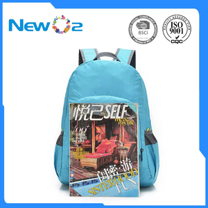 Bán buôn 25L Trọng lượng nhẹ gấp Polyester Ba lô xách tay đa chức năng Túi ngoài trời phụ nữ người đàn ông logo riêng sự lựa chọn đầy màu sắc - Product Image 3