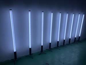 Tube vidéo LED Pixel Photo Booth Vertical Rechargeable Rgb Neon avec support pour scène Mariage Fond de scène Tube lumineux - Product Image 4