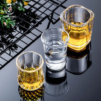 Verres à shot en verre épais et durable de haute qualité pour la vente en gros en Europe, personnalisables avec logo, pour whisky, tequila, en vrac, 6/12, pour mariage et restaurant