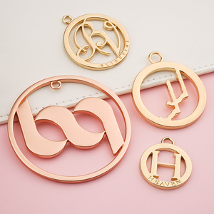 Llavero de metal personalizado en oro rosa <span class=keywords><strong>con</strong></span> logo circular cepillado en bronce, colgante metálico <span class=keywords><strong>para</strong></span> bolso <span class=keywords><strong>con</strong></span> <span class=keywords><strong>cadena</strong></span> y cierres de langosta <span class=keywords><strong>para</strong></span> bolsos de mano - Product Image 6