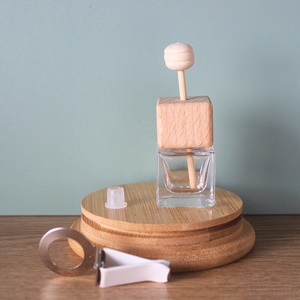 Botol Diffuser buluh bentuk persegi terlaris 8ml 10ml botol parfum pendingin udara mobil penyegar udara mobil dengan klip logam ventilasi - Product Image 3