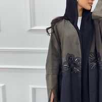 213 Cardigan Abaya musulman ouvert sur le devant avec appliques 3D et tissu texturé