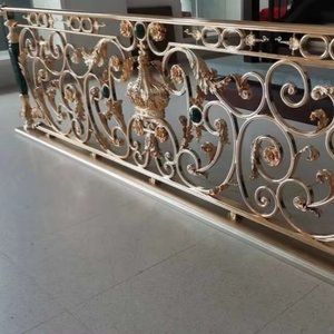 Rampe de balcon en fer forgé doré de luxe, garde-corps décoratif en métal orné, escalier intérieur de villa, design haut de gamme - Product Image 1