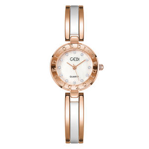Nouvelle montre pour femme, design de niche, style rétro, bracelet en alliage, montre à quartz - Product Image 1