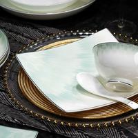 Service de table en porcelaine fine vert dégradé minimaliste avec bordure argentée, vaisselle en céramique de haute qualité pour repas raffinés