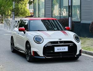 <span class=keywords><strong>MINI</strong></span> <span class=keywords><strong>JCW</strong></span> 3 portes électrique d'occasion 2025 Performance EV 468 km d'autonomie NEDC BOOST Overboost Châssis sport <span class=keywords><strong>JCW</strong></span> OLED Full L2 51,5 kWh - Product Image 3