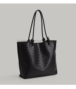 New Arrival Lady's Vintage Tote Bags Large Capacity Alligator PU Leather <b>Handbags</b> With Two Handles and <b>Chain</b> Decoration Tanjing - Product Image 3