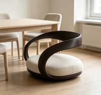 Chaise d'appoint minimaliste en bois massif, avec accoudoirs incurvés intégrés et coussin en velours, siège bas pour salon