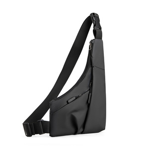 Bolso de Pecho Multifuncional Impermeable para Hombre, Nuevo Bolso Bandolera Triangular Moderno, Versátil y Multiusos - Product Image 1