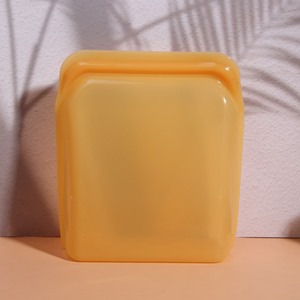 Bolsa de almacenamiento cuadrada de silicona de calidad alimentaria, contenedor multiusos ecológico amarillo para viajes y almacenamiento de alimentos - Product Image 1