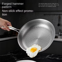 Poêle à frire antiadhésive en titane à triple couche, motif martelé, pour la cuisine domestique