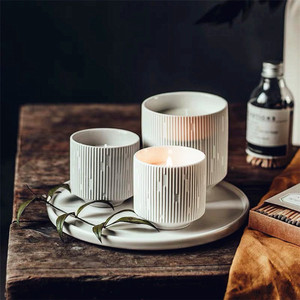 Pot de bougie en céramique blanche avec couvercle, pièces de décoration minimaliste pour maison, logo personnalisé mat, décor de mariage - Product Image 3