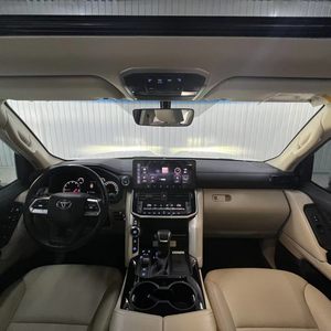 Véhicule d'<span class=keywords><strong>occasion</strong></span> tout-terrain Toyota Land Cruiser 300 2022, SUV 3.5T Essence 4x4 Automatique 7 places, conduite <span class=keywords><strong>à</strong></span> gauche, idéal pour les voyages - Product Image 4