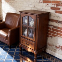 Buffet de style rétro finition cerise, petit meuble de rangement multi-usages avec portes vitrées, armoire à vin traditionnelle pour salon