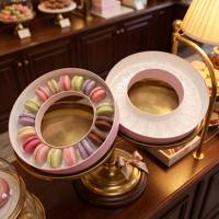 Boîte d'emballage pour macarons de forme ronde, faite à la main, de qualité supérieure, avec logo personnalisé, boîte en papier irrégulière unique pour les bonbons de luxe et les cadeaux de bijoux