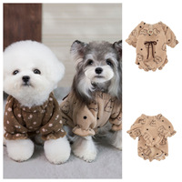 Manteau chaud pour chien en polaire imprimé avec nœud décoratif et ourlet à volants, avec anneau en D, vêtements d'automne et d'hiver pour petits chiens