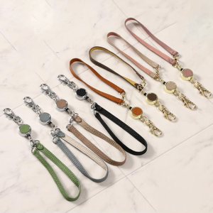 Индивидуальная катушка с бейджем из искусственной кожи - Product Image 2