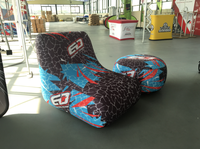 Chaise et table gonflables quatre saisons à design personnalisé, impression par sublimation, structure à une chambre, piquet de sol trigonal/en V pour