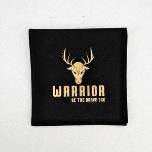 Bolsa de Regalo de Terciopelo Negro con Logotipo Personalizado, Bolsa de Joyería con Inserto para Tarjetas, para Anillos y Collares - Product Image 6