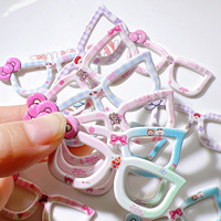 Décorations en résine en forme de lunettes avec nœud papillon mignon pour la fabrication d'étuis de téléphone, accessoires en résine de dessin animé assortis, charme décoratif pour étui de téléphone