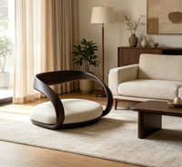 Chaise d'appoint minimaliste en bois massif, avec accoudoirs incurvés intégrés et coussin en velours, siège bas pour salon