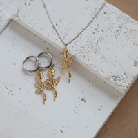 Ensemble de bijoux en acier inoxydable bicolore plaqué or 18 carats, collier et boucles d'oreilles avec pendentif fleur rose vintage pour femmes et filles