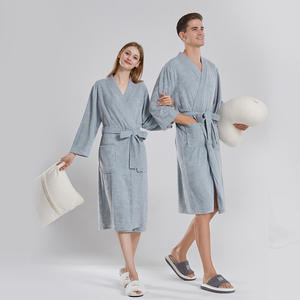 Peignoir en tissu éponge transfrontalier - Vêtement de détente unisexe confortable, peignoir <span class=keywords><strong>pour</strong></span> couples avec logo personnalisé, style fin <span class=keywords><strong>pour</strong></span> hôtels et chambres d'hôtes - Product Image 3