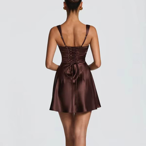 Robe d'été sexy Y2K en satin pour femme, coupe ajustée, col carré, bretelles larges, longueur mini, avec broderie et design à nouer à la taille - Product Image 6