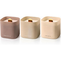 Ensemble cadeau de 3 bougies parfumées en cire de soja dans des pots carrés en céramique mate avec mèche en bois crépitante, senteurs Rose, Oud, Gardénia, pour l'arôme de la maison