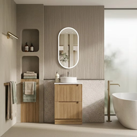 Meuble-lavabo de salle de bain autoportant en chêne clair cannelé, avec tiroirs à fermeture douce, meuble sous-vasque en bois cannelé avec plan de travail et vasque à poser ronde