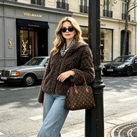 Veste en fourrure d'agneau pour femmes, doublée de peau de mouton, à capuche, décontractée, avec fermeture éclair, chaude et confortable, épaisse, pour les journées d'hiver froides