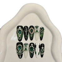 Diseño #2599 Venta caliente Uñas artificiales Diamantes 3D Uñas postizas de lujo Verde Hecho a mano Medio Almendra Prensa en las uñas para niñas