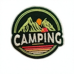 Parche Bordado para Camping, Aplique Termoadhesivo de Fieltro No Tejido con Diseño de Tienda de Montaña, Forma Irregular, para Uso Exterior - Product Image 1
