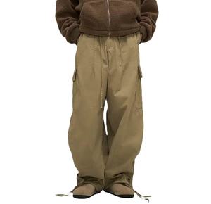 Pantalones cargo marrones de tamaño personalizado, pantalones de trabajo de lona de algodón de alta calidad con logotipo bordado multibolsillo, acabado desgastado adicional - Product Image 1