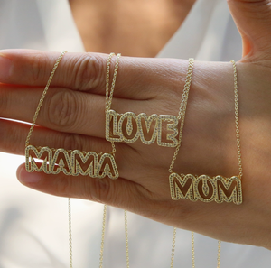 Collana con Ciondolo LOVE/MAMA/MOM in Zirconi Placcati Oro 18k, Gioiello di Lusso per la Festa della Mamma - Product Image 1