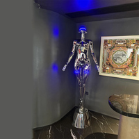 Sculpture de robot féminin en fibre de verre chromée argentée, style statue, pour centre commercial, bar, villa de luxe, ornement d'art moderne