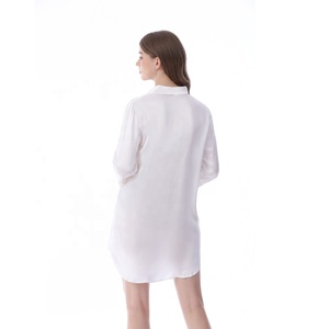 <span class=keywords><strong>Camicia</strong></span> <span class=keywords><strong>da</strong></span> <span class=keywords><strong>Notte</strong></span> di Lusso per Donna in Seta di Gelso 100% 19 Momme, <span class=keywords><strong>con</strong></span> <span class=keywords><strong>Bottoni</strong></span> Frontali, Comoda e Traspirante - Product Image 3