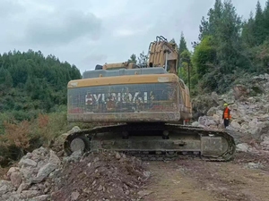 Excavadora Hyundai225LC-9T Usada de Excelente Rendimiento, Procedente de Corea, en Buenas Condiciones a Precio Económico - Product Image 3