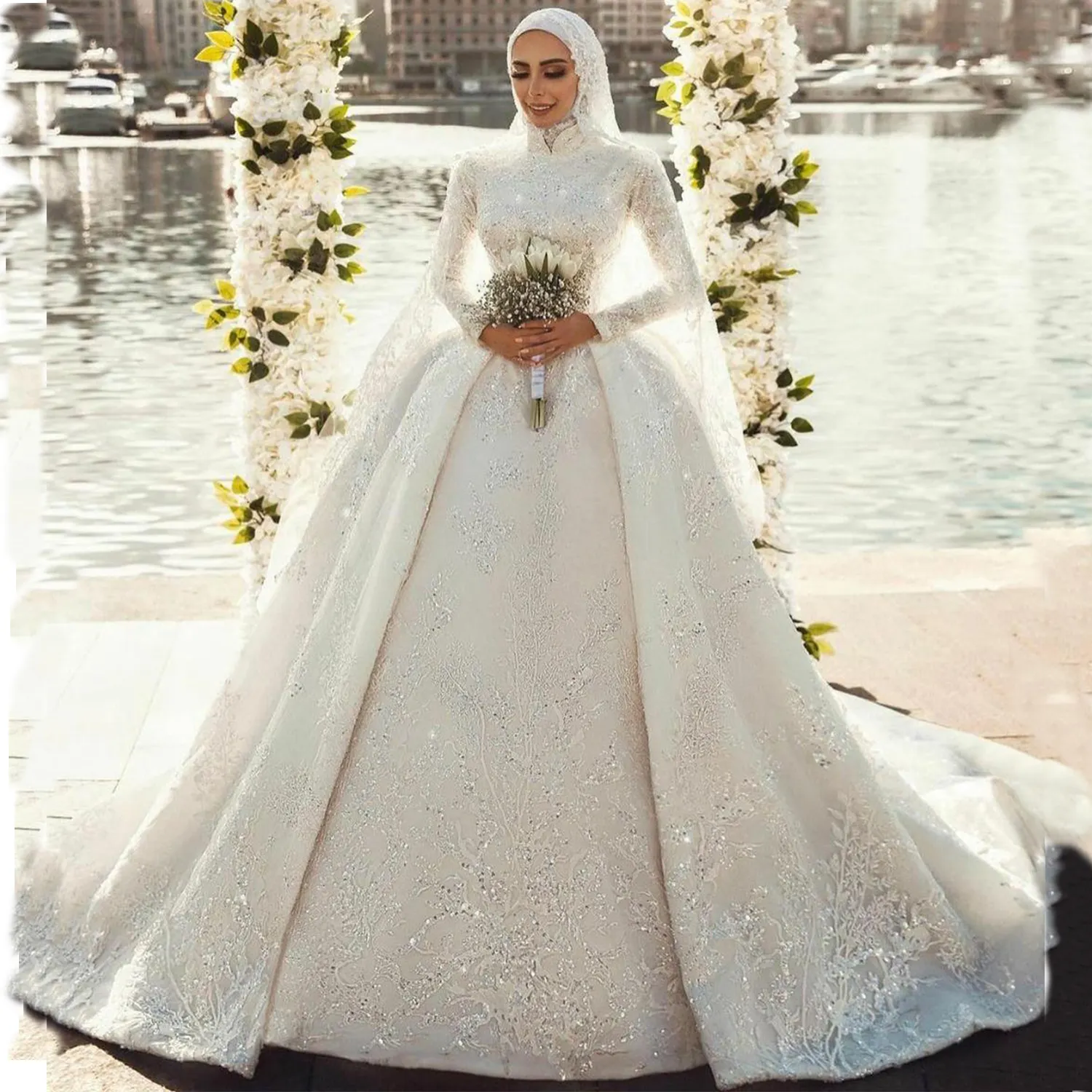 Luxury Lace Long Sleeve Muslim Wedding Gown for Arabic Princess High Neck Hijab Bride Wedding Dresses